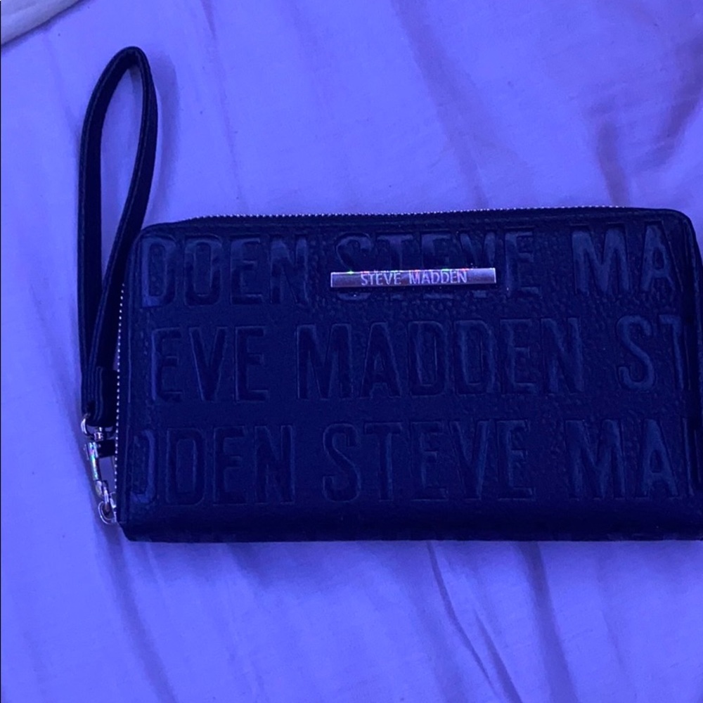💕  Steve Madden Blk Zip Around Logo Zip Wallet
